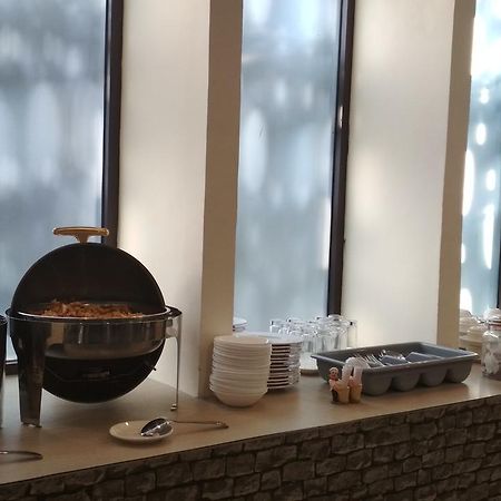 Kitara Hotel Джакарта Екстериор снимка