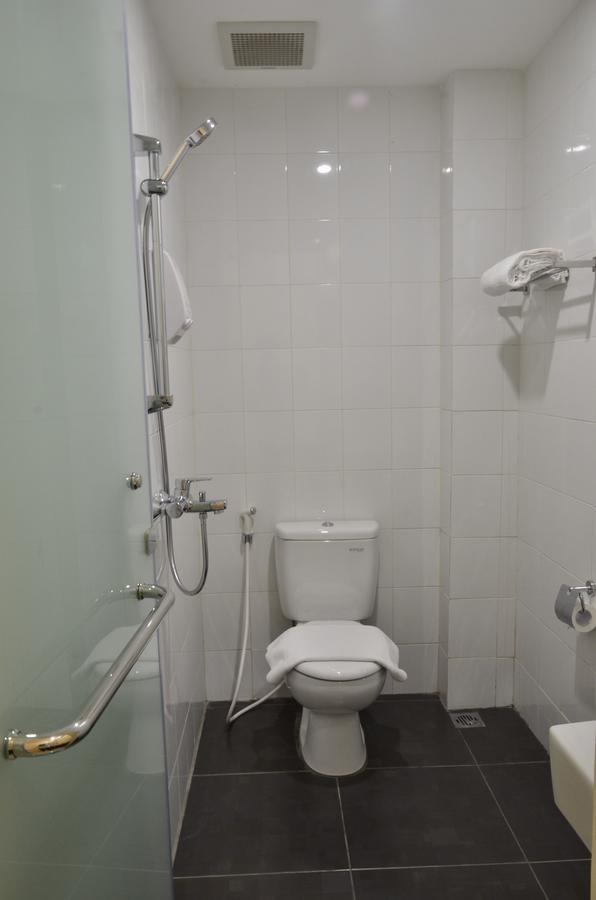 Kitara Hotel Джакарта Екстериор снимка