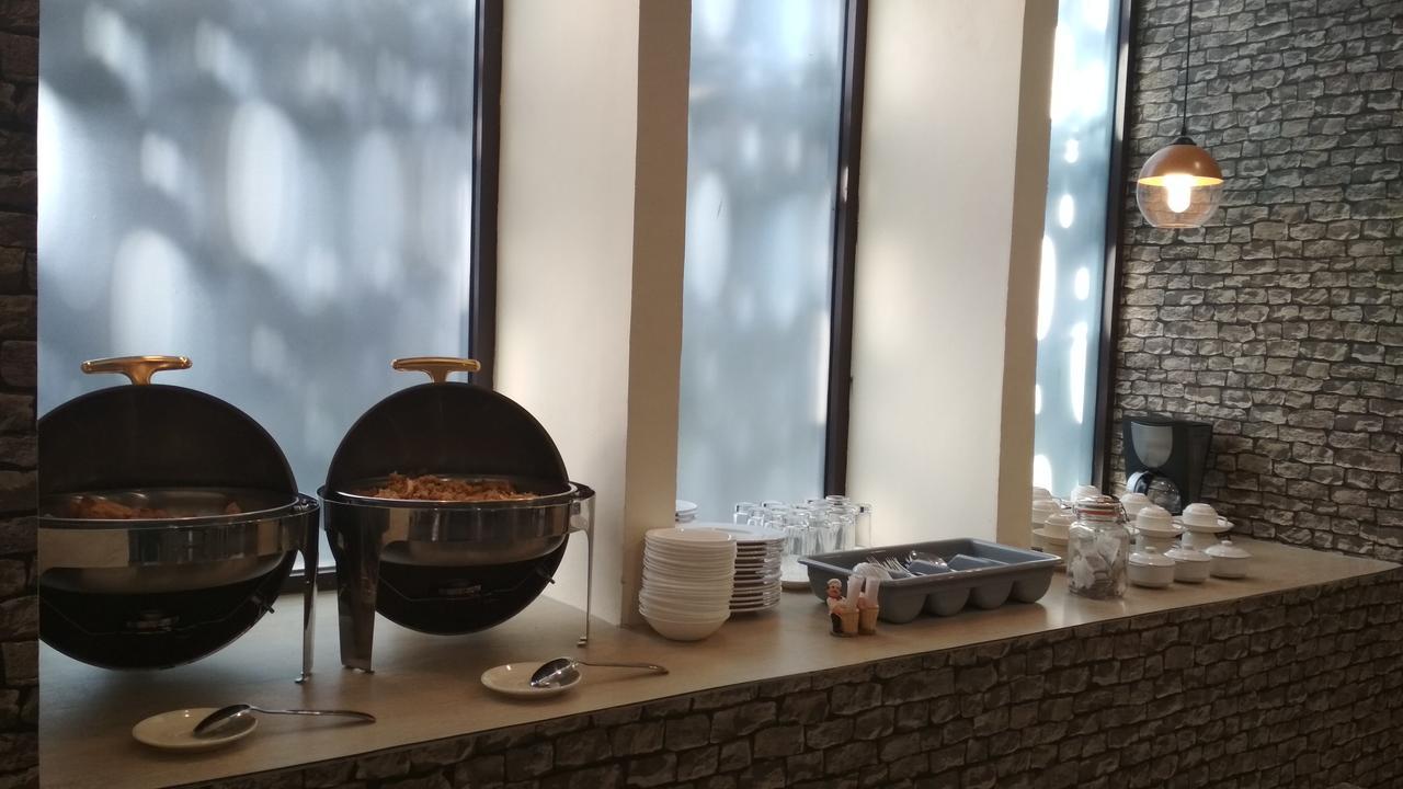 Kitara Hotel Джакарта Екстериор снимка
