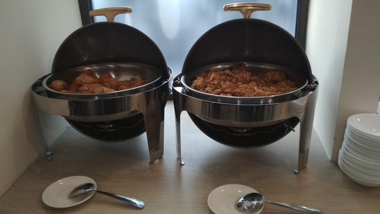 Kitara Hotel Джакарта Екстериор снимка