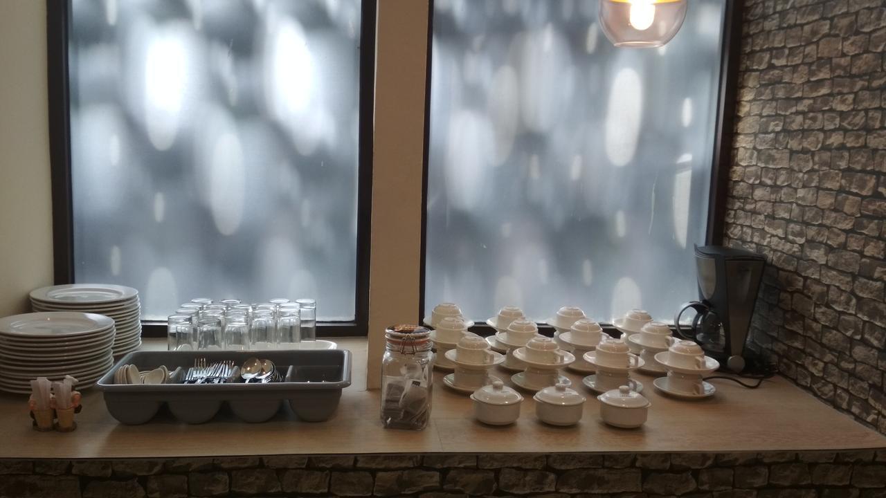 Kitara Hotel Джакарта Екстериор снимка