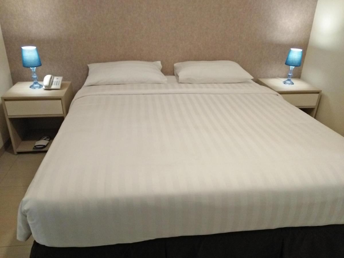Kitara Hotel Джакарта Стая снимка